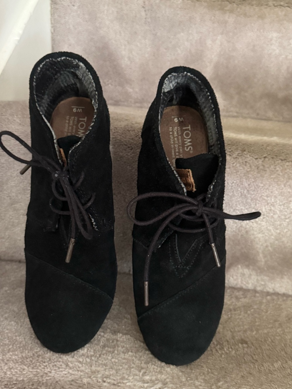 TOMS Women's Black Suede Lace-Up Wedges Size 9